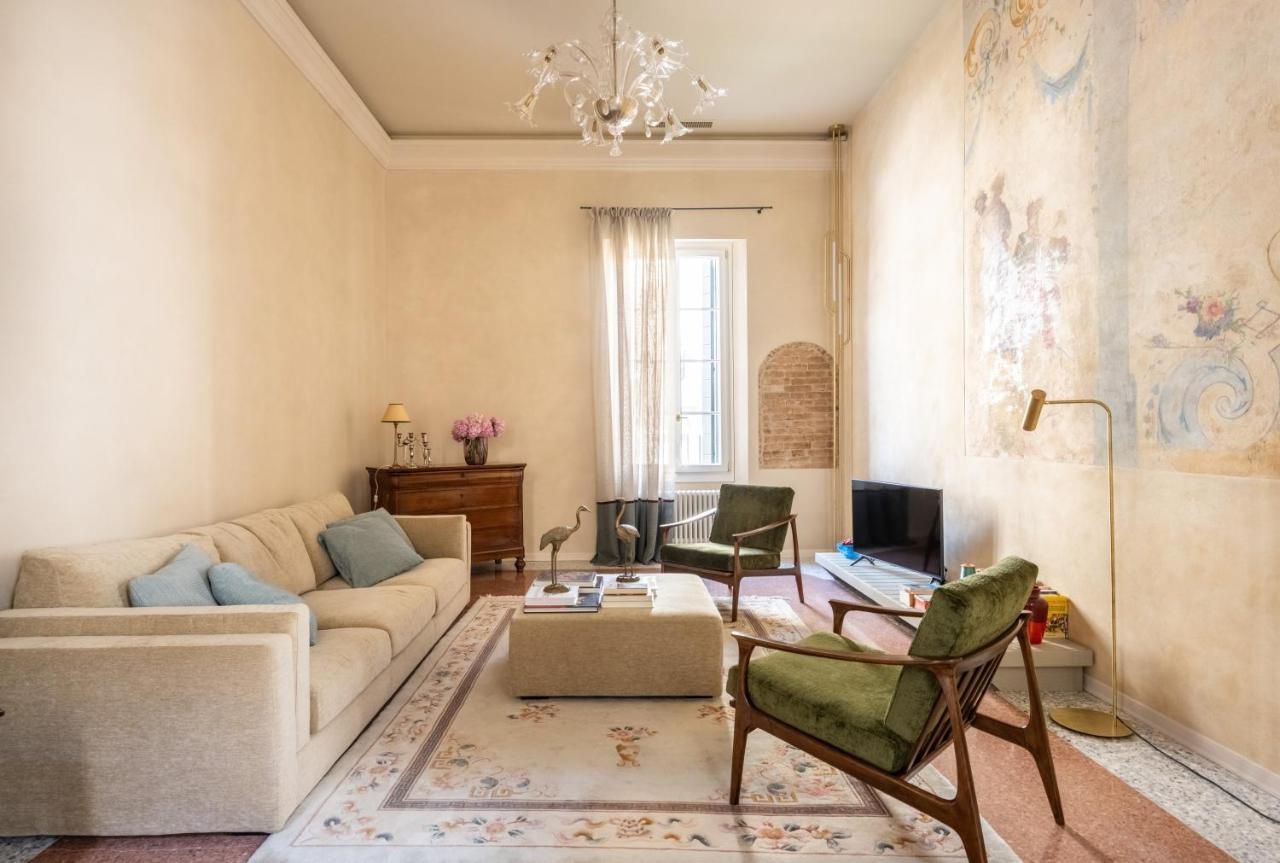 Palazzo Borgoloco Apartment เวนิส ภายนอก รูปภาพ