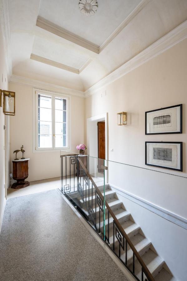 Palazzo Borgoloco Apartment เวนิส ภายนอก รูปภาพ
