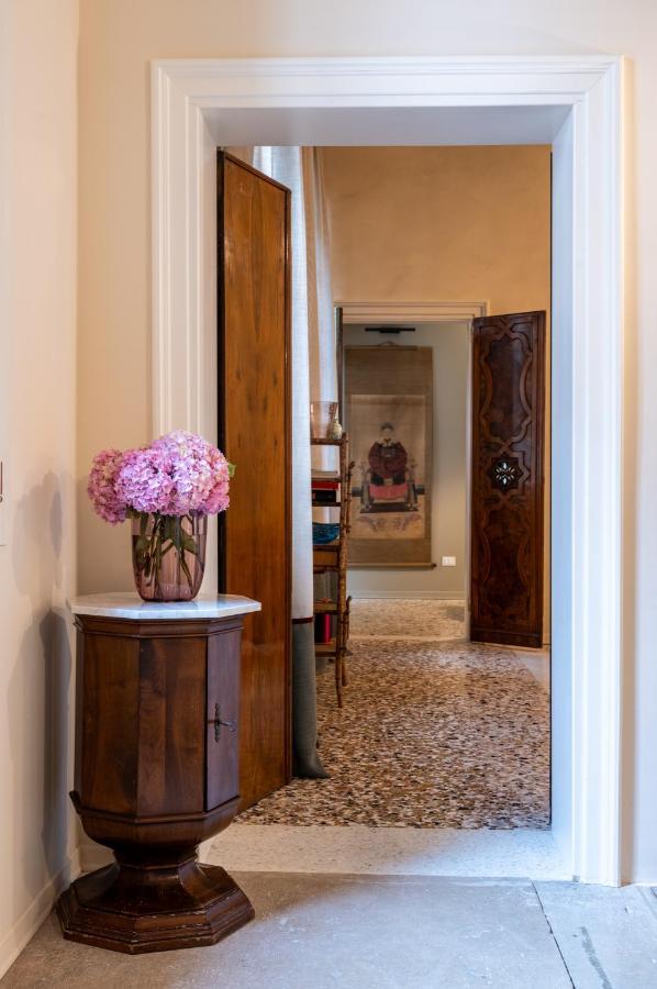 Palazzo Borgoloco Apartment เวนิส ภายนอก รูปภาพ