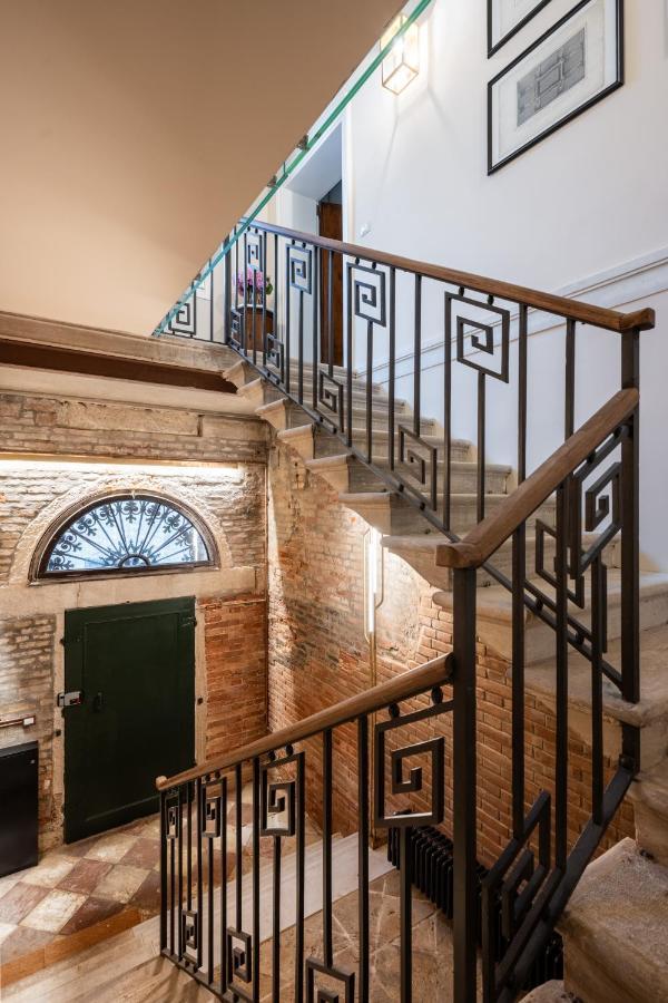 Palazzo Borgoloco Apartment เวนิส ภายนอก รูปภาพ