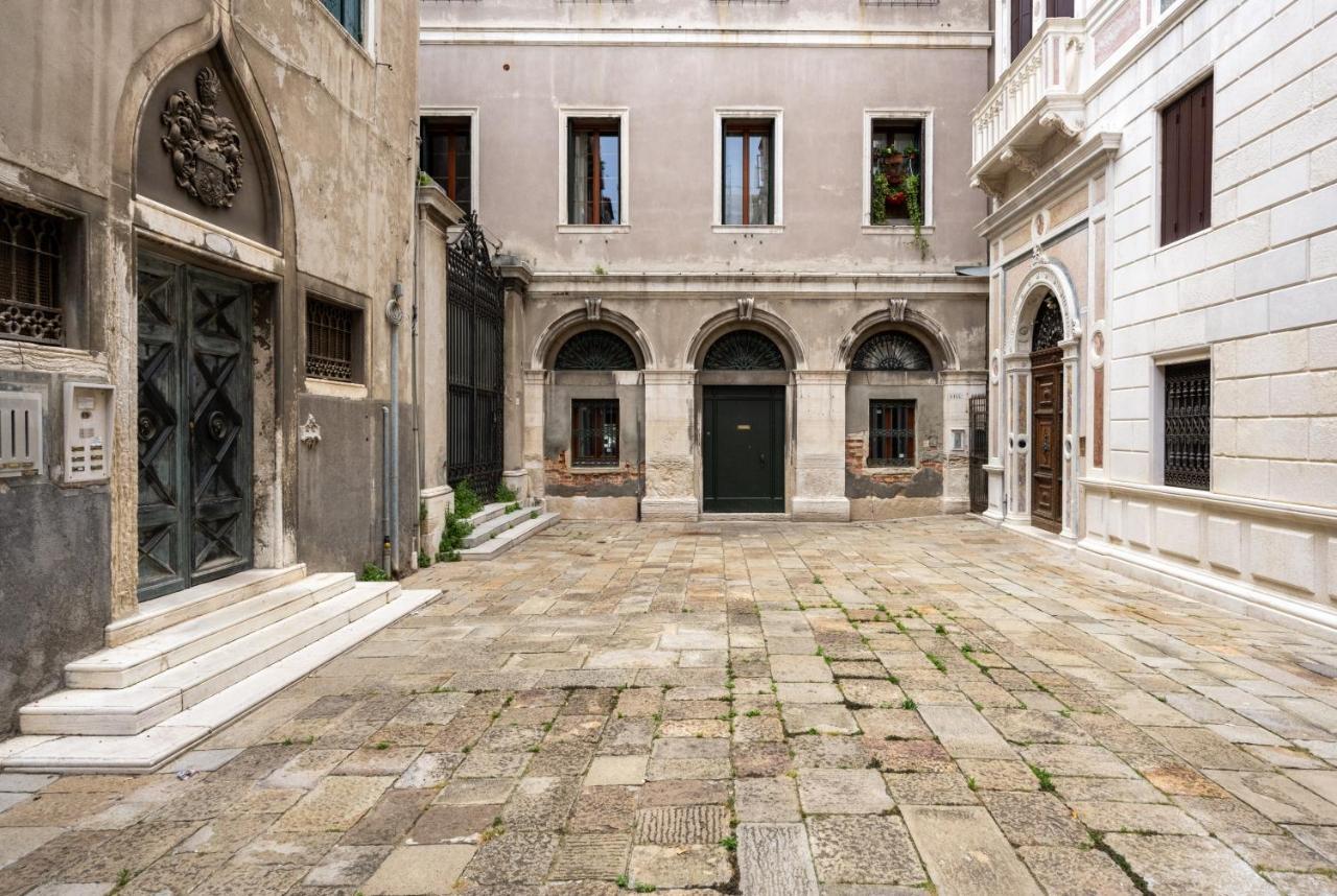 Palazzo Borgoloco Apartment เวนิส ภายนอก รูปภาพ